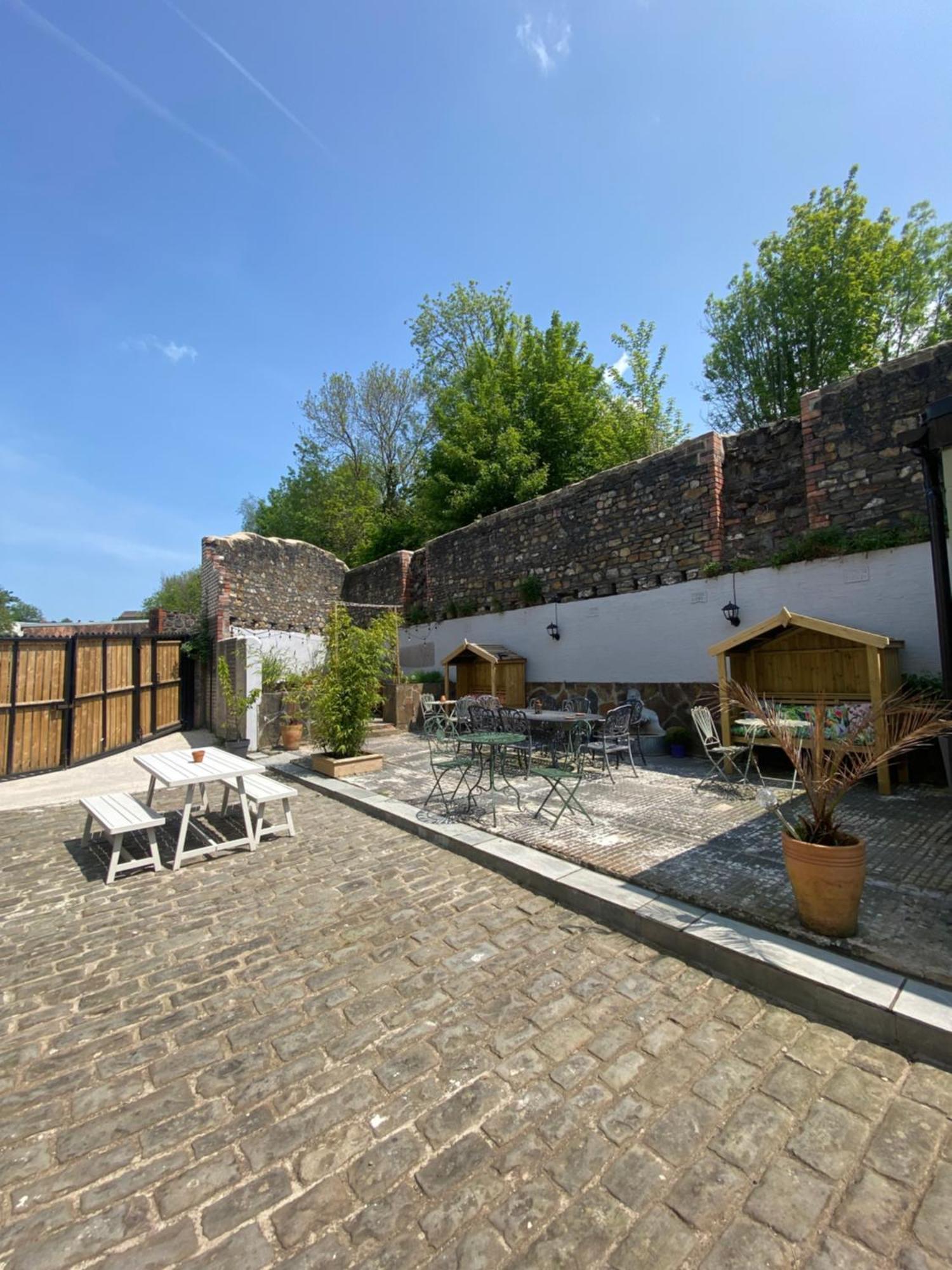 The Tiger Inn Merthyr Tydfil Exterior foto